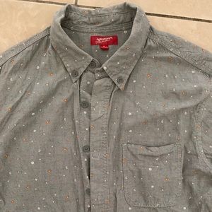 I’m selling used men button long sleeve